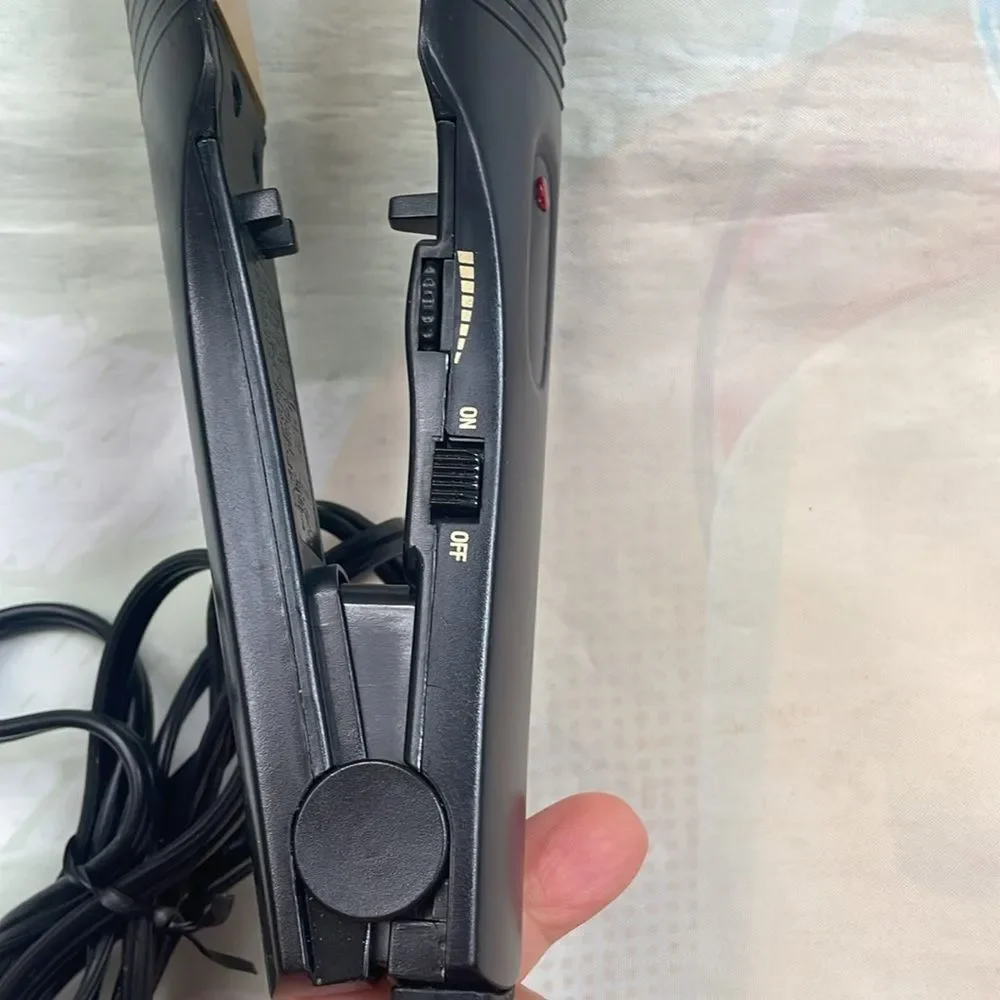 Revlon Perfect Heat Hair Straightener Ceramic 1-1/2